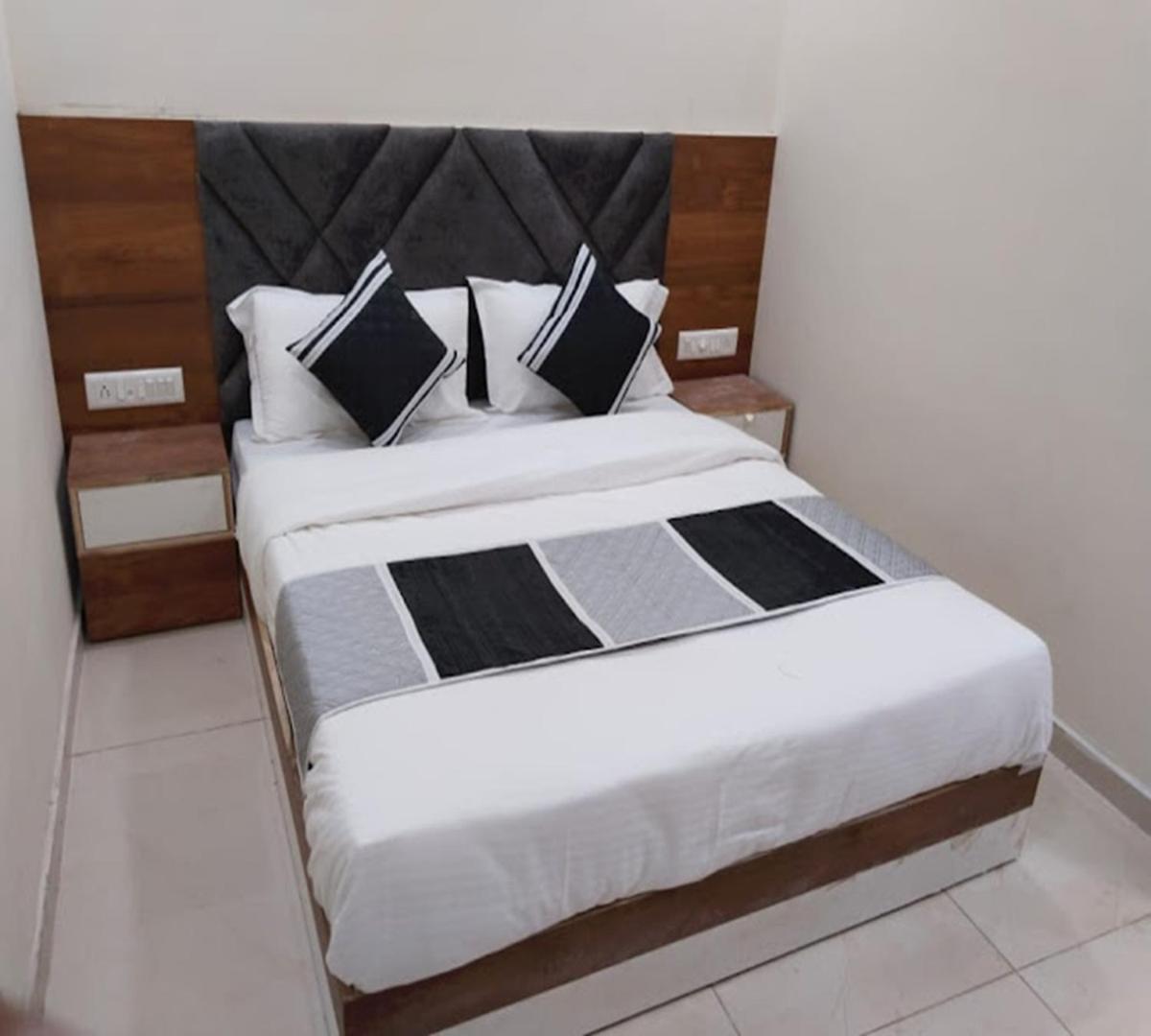 Galaxy Inn Hotel Ahmedabad Exterior foto